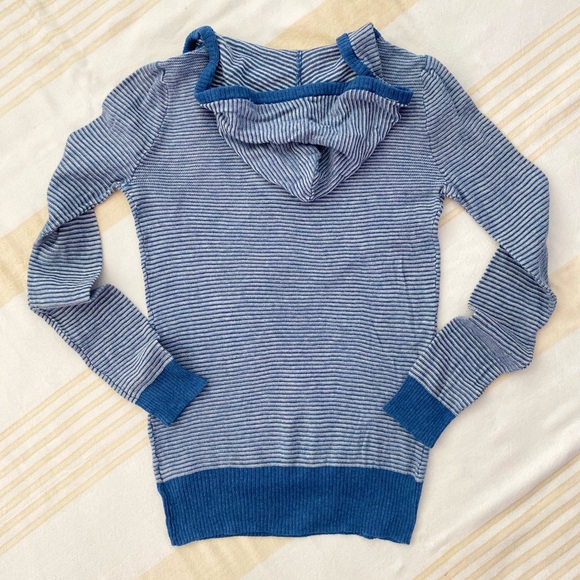 💯%Cotton, Soft, Lightweight and Comfy! Blue Striped, Hooded, Scoopneck Sweater - Picture 10 of 12